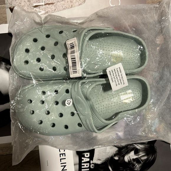 Slippers Sandals House Shoes Comfy look a likes Light Green Size 7 Brand New - Picture 2 of 5